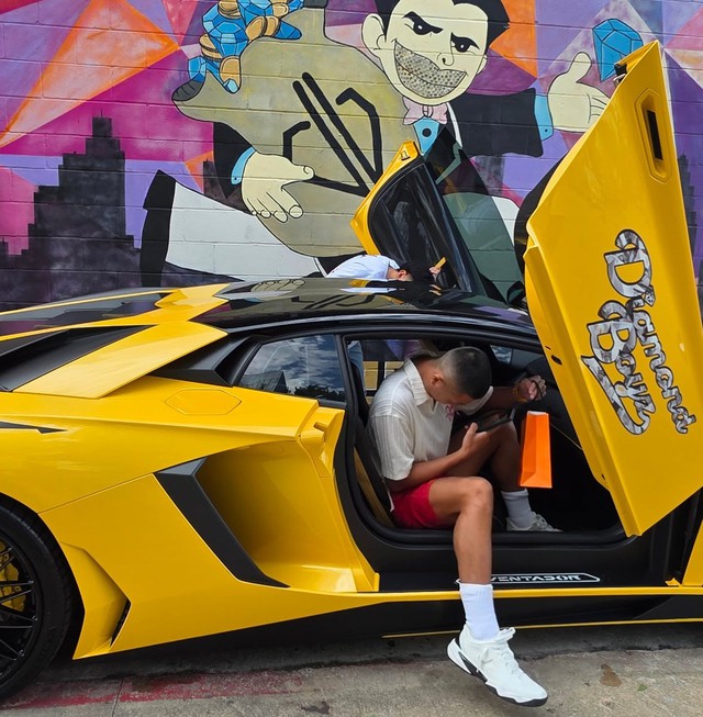 Quang Dương khoe kim cương, thân thiết với Johny Đặng nhưng phản ứng của netizen mới gây chú ý- Ảnh 3.