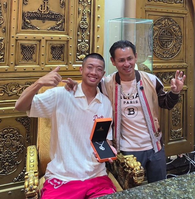 Quang Dương khoe kim cương, thân thiết với Johny Đặng nhưng phản ứng của netizen mới gây chú ý- Ảnh 2.