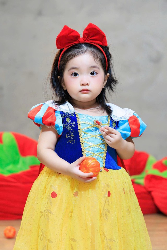 Bé Lisa nhà Khánh Thi, Phan Hiển xinh yêu như thiên thần- Ảnh 5.