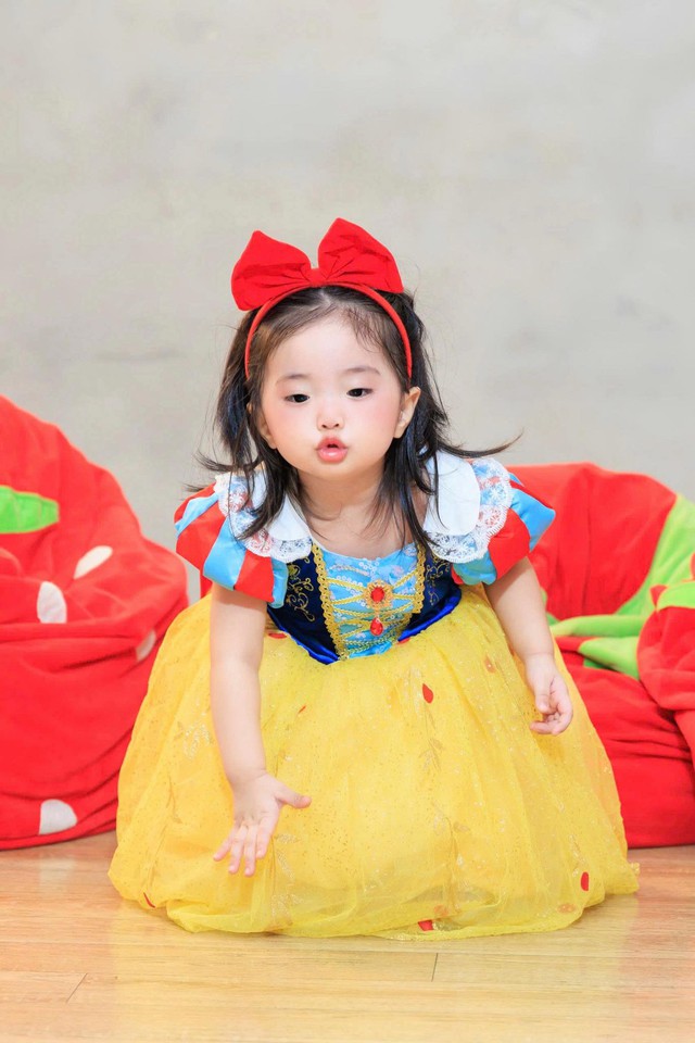 Bé Lisa nhà Khánh Thi, Phan Hiển xinh yêu như thiên thần- Ảnh 3.