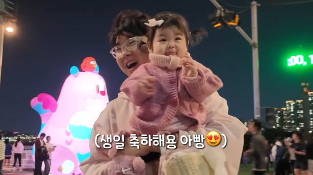 Nhóc tỳ đắt giá nhất showbiz hiện tại: 1 tuổi đã quay 15 quảng cáo!- Ảnh 2.