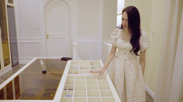 Phi vụ ngốn 10 tỷ của Hoa hậu Hương Giang- Ảnh 16. Phi vụ ngốn 10 tỷ của Hoa hậu Hương Giang- Ảnh 16.