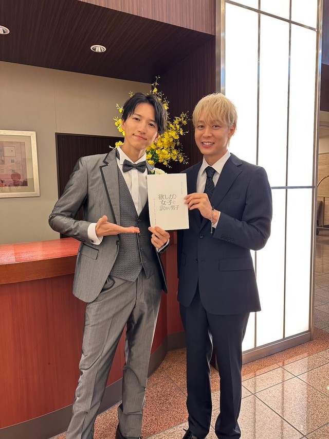 Bức hình chụp cùng trai đẹp khiến "nam thần bê bối" bị cả MXH cợt nhả- Ảnh 1.