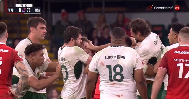 Kinh hoàng: Cầu thủ nổi tiếng thẳng tay móc mắt đối thủ dù đang thắng 73-0 kỉ lục- Ảnh 2. Kinh hoàng: Cầu thủ nổi tiếng thẳng tay móc mắt đối thủ dù đang thắng 73-0 kỉ lục- Ảnh 2.