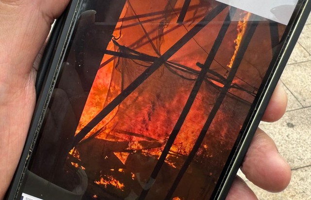 Những hình ảnh không thể nói nên lời 4 ngày sau hoả hoạn lịch sử tại Hong Kong (Trung Quốc)- Ảnh 11.