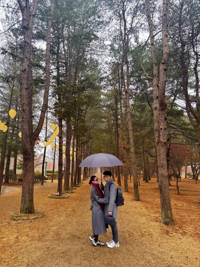 Tuyển thủ Việt Nam và MC Mù Tạt tung bộ ảnh đẹp như bước ra từ phim Hàn sau màn cầu hôn chấn động MXH- Ảnh 2. Tuyển thủ Việt Nam và MC Mù Tạt tung bộ ảnh đẹp như bước ra từ phim Hàn sau màn cầu hôn chấn động MXH- Ảnh 2.