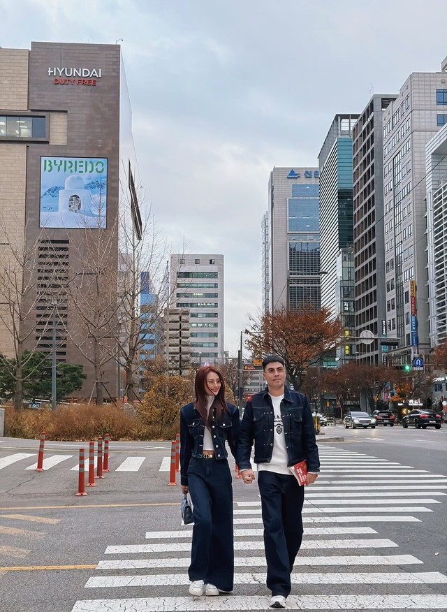 Tuyển thủ Việt Nam và MC Mù Tạt tung bộ ảnh đẹp như bước ra từ phim Hàn sau màn cầu hôn chấn động MXH- Ảnh 3. Tuyển thủ Việt Nam và MC Mù Tạt tung bộ ảnh đẹp như bước ra từ phim Hàn sau màn cầu hôn chấn động MXH- Ảnh 3.