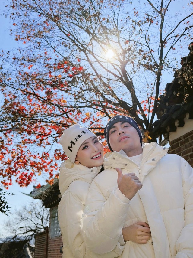 Tuyển thủ Việt Nam và MC Mù Tạt tung bộ ảnh đẹp như bước ra từ phim Hàn sau màn cầu hôn chấn động MXH- Ảnh 4. Tuyển thủ Việt Nam và MC Mù Tạt tung bộ ảnh đẹp như bước ra từ phim Hàn sau màn cầu hôn chấn động MXH- Ảnh 4.