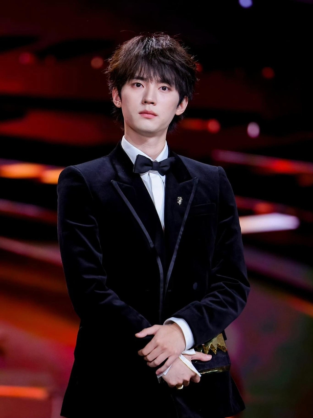 Mỹ nam cứ chơi với ai là đâm sau lưng người đấy: 7749 phốt vẫn sống khỏe, tất cả nhờ nhan sắc như tranh vẽ- Ảnh 7. Mỹ nam cứ chơi với ai là đâm sau lưng người đấy: 7749 phốt vẫn sống khỏe, tất cả nhờ nhan sắc như tranh vẽ- Ảnh 7.