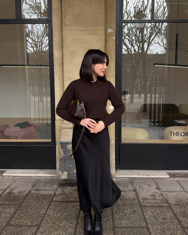 Phụ nữ Pháp có 10 cách mặc chân váy mùa đông sang trọng tuyệt đối- Ảnh 1. Phụ nữ Pháp có 10 cách mặc chân váy mùa đông sang trọng tuyệt đối- Ảnh 1.