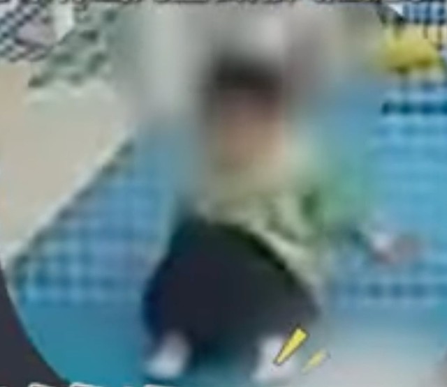 Bé trai 3 tuổi tử vong do nghẹn khi uống trà sữa trân châu và nhún nhảy trong khu vui chơi- Ảnh 1. Bé trai 3 tuổi tử vong do nghẹn khi uống trà sữa trân châu và nhún nhảy trong khu vui chơi- Ảnh 1.