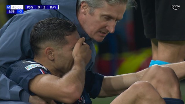 Tin sốc hậu trường trận PSG đấu với Bayern đêm qua, một cầu thủ phải bật khóc nức nở- Ảnh 3. Tin sốc hậu trường trận PSG đấu với Bayern đêm qua, một cầu thủ phải bật khóc nức nở- Ảnh 3.