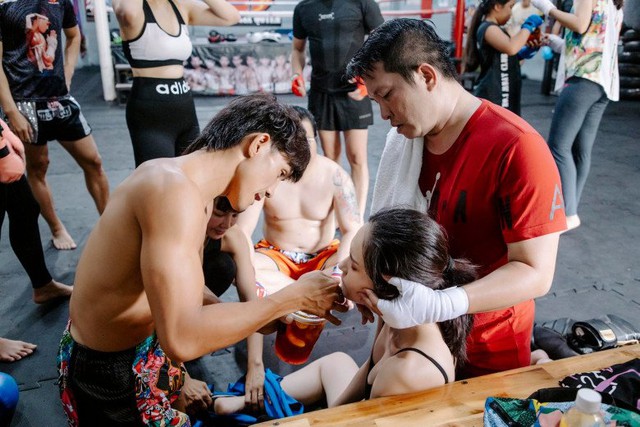 Đoàn Di Băng ngất xỉu- Ảnh 1. Đoàn Di Băng ngất xỉu- Ảnh 1.