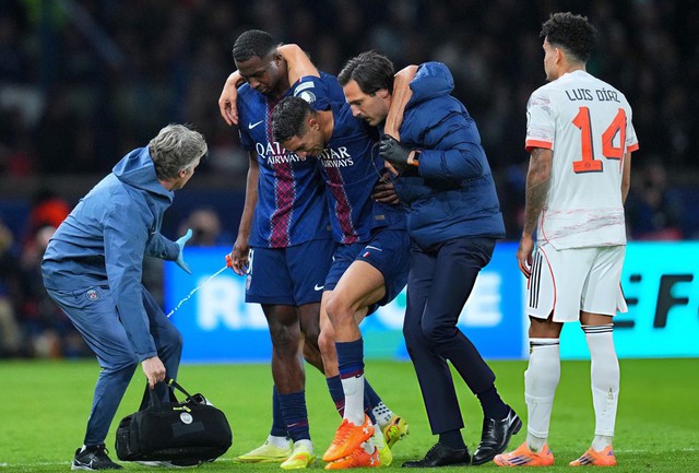 Tin sốc hậu trường trận PSG đấu với Bayern đêm qua, một cầu thủ phải bật khóc nức nở- Ảnh 5. Tin sốc hậu trường trận PSG đấu với Bayern đêm qua, một cầu thủ phải bật khóc nức nở- Ảnh 5.