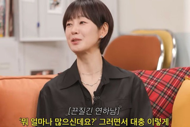 Minh tinh 50 tuổi đẹp tới mức khiến "hồng hài nhi" kém 17 tuổi theo đuổi si mê- Ảnh 2. Minh tinh 50 tuổi đẹp tới mức khiến "hồng hài nhi" kém 17 tuổi theo đuổi si mê- Ảnh 2.