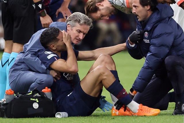 Tin sốc hậu trường trận PSG đấu với Bayern đêm qua, một cầu thủ phải bật khóc nức nở- Ảnh 4. Tin sốc hậu trường trận PSG đấu với Bayern đêm qua, một cầu thủ phải bật khóc nức nở- Ảnh 4.