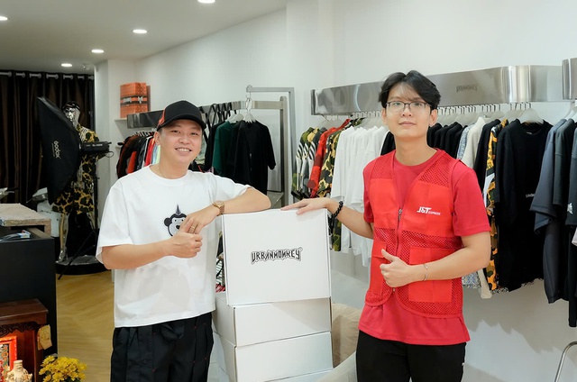 Chốt đơn ngay, nhận hàng liền tay: J&T Express tăng tốc hỗ trợ doanh nghiệp Việt mùa mua sắm cuối năm- Ảnh 2. Chốt đơn ngay, nhận hàng liền tay: J&T Express tăng tốc hỗ trợ doanh nghiệp Việt mùa mua sắm cuối năm- Ảnh 2.