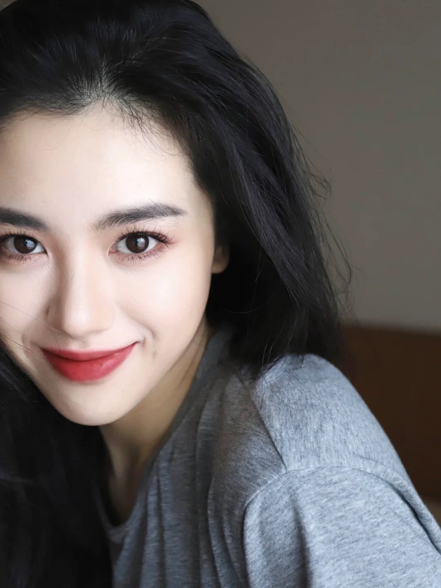 Nét tướng "gương mặt vạn người mê": Duyên thì đong đầy nhưng cứ phạm phải điều này thì tình duyên lận đận cả đời!- Ảnh 2. Nét tướng "gương mặt vạn người mê": Duyên thì đong đầy nhưng cứ phạm phải điều này thì tình duyên lận đận cả đời!- Ảnh 2.