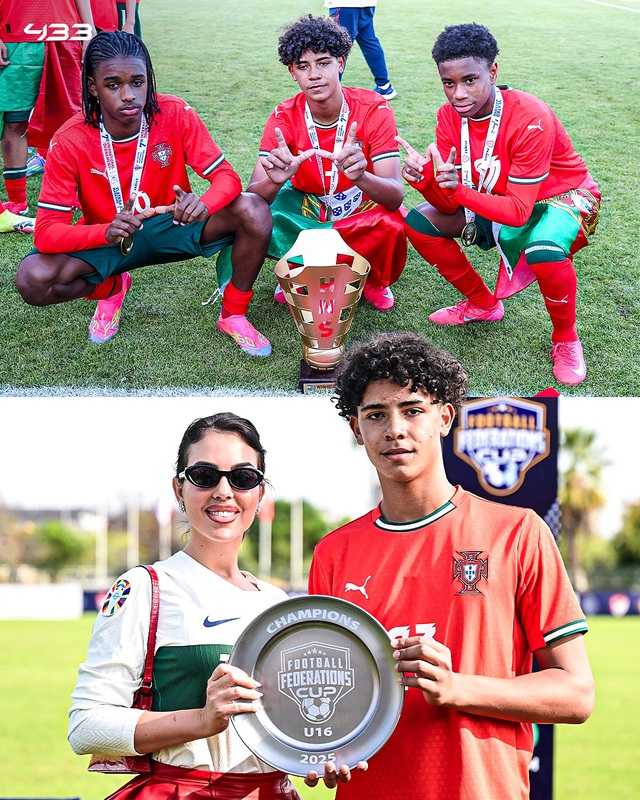 Ronaldo tặng con trai 15 tuổi siêu xe Lamborghini hơn 7 tỷ- Ảnh 4. Ronaldo tặng con trai 15 tuổi siêu xe Lamborghini hơn 7 tỷ- Ảnh 4.