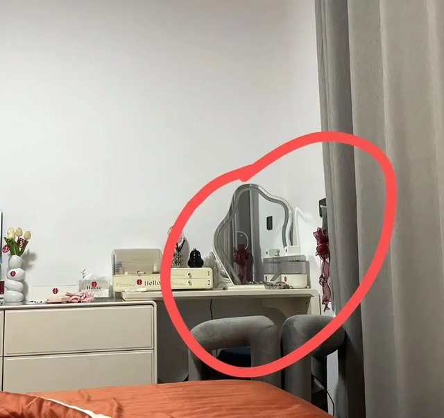 Không phải mê tín: Phòng ngủ to mấy cũng không được đặt 5 vật “phản chủ” này nếu không muốn sức khỏe sa sút- Ảnh 6. Không phải mê tín: Phòng ngủ to mấy cũng không được đặt 5 vật “phản chủ” này nếu không muốn sức khỏe sa sút- Ảnh 6.