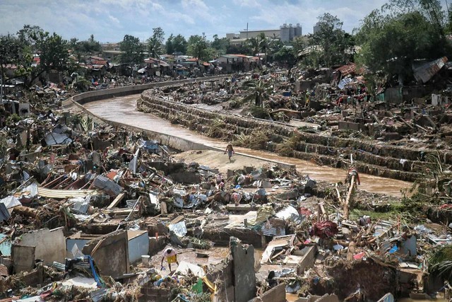 Bão cuồng phong Kalmaegi quá hung tàn, tất cả đều bị phá hủy: Những hình ảnh flycam lột tả sự thảm khốc- Ảnh 6. Bão cuồng phong Kalmaegi quá hung tàn, tất cả đều bị phá hủy: Những hình ảnh flycam lột tả sự thảm khốc- Ảnh 6.