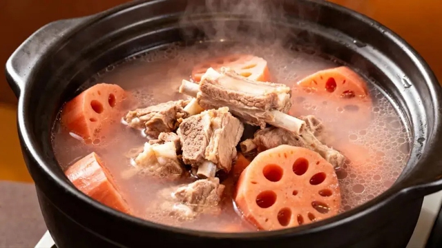 Cứ độ thu sang, mẹ lại nấu món canh "kem dưỡng ẩm tự nhiên" giảm khô da vừa bổ máu vừa xương khớp dẻo dai- Ảnh 1. Cứ độ thu sang, mẹ lại nấu món canh "kem dưỡng ẩm tự nhiên" giảm khô da vừa bổ máu vừa xương khớp dẻo dai- Ảnh 1.