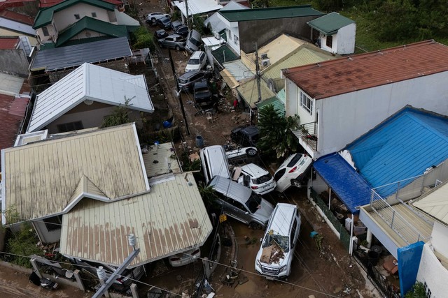 Bão cuồng phong Kalmaegi quá hung tàn, tất cả đều bị phá hủy: Những hình ảnh flycam lột tả sự thảm khốc- Ảnh 2. Bão cuồng phong Kalmaegi quá hung tàn, tất cả đều bị phá hủy: Những hình ảnh flycam lột tả sự thảm khốc- Ảnh 2.