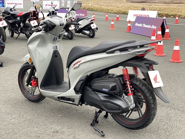 Honda ra mắt SH, Air Blade 2026, đại lý "xả kho" đời cũ: Giá xe giảm kịch sàn, SH 350i mất hơn 24 triệu- Ảnh 2. Honda ra mắt SH, Air Blade 2026, đại lý "xả kho" đời cũ: Giá xe giảm kịch sàn, SH 350i mất hơn 24 triệu- Ảnh 2.