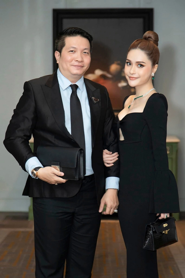 Xôn xao đoạn video Đoàn Di Băng ngồi xe lăn, thở oxy sau khi chồng bị bắt? - Ảnh 5. Xôn xao đoạn video Đoàn Di Băng ngồi xe lăn, thở oxy sau khi chồng bị bắt? - Ảnh 5.