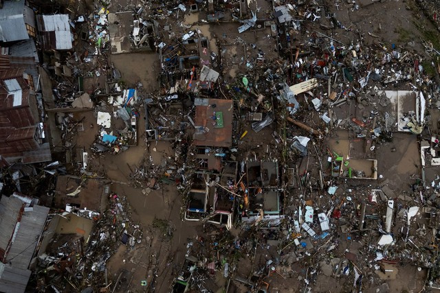 Bão cuồng phong Kalmaegi quá hung tàn, tất cả đều bị phá hủy: Những hình ảnh flycam lột tả sự thảm khốc- Ảnh 1. Bão cuồng phong Kalmaegi quá hung tàn, tất cả đều bị phá hủy: Những hình ảnh flycam lột tả sự thảm khốc- Ảnh 1.