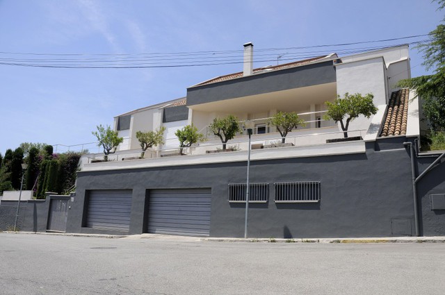 Mắt tròn mắt dẹt trước biệt thự triệu đô của Lamine Yamal- Ảnh 2. Mắt tròn mắt dẹt trước biệt thự triệu đô của Lamine Yamal- Ảnh 2.