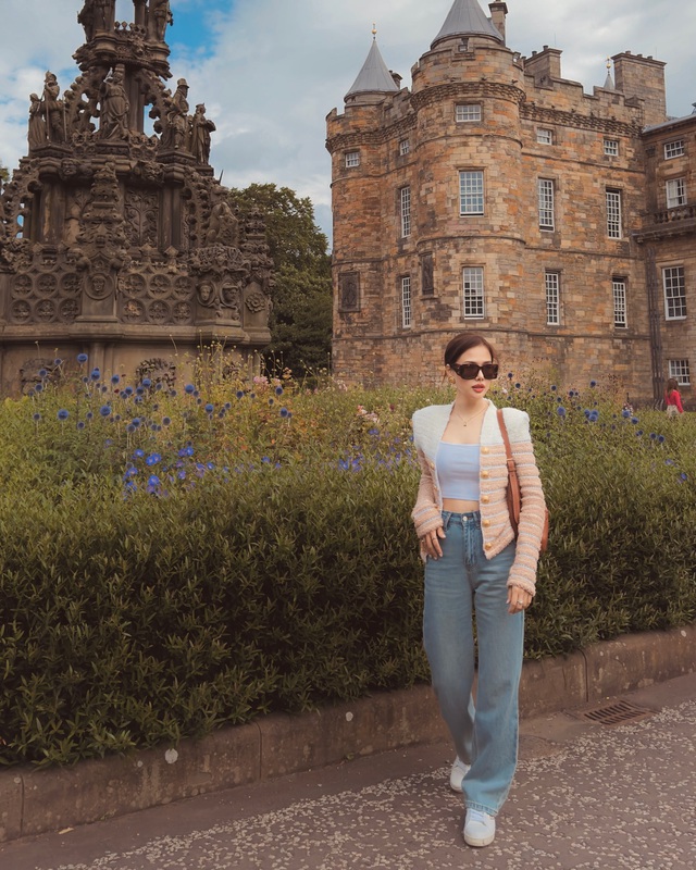 10 set đồ mùa đông cho thấy đẳng cấp thời trang của phu nhân tổng giám đốc tập đoàn nghìn tỷ- Ảnh 7. 10 set đồ mùa đông cho thấy đẳng cấp thời trang của phu nhân tổng giám đốc tập đoàn nghìn tỷ- Ảnh 7.