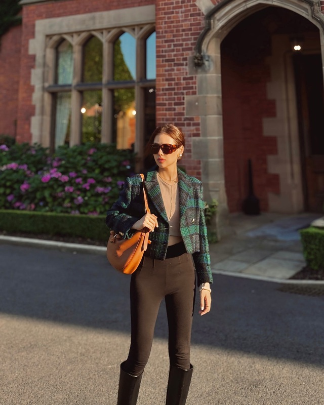 10 set đồ mùa đông cho thấy đẳng cấp thời trang của phu nhân tổng giám đốc tập đoàn nghìn tỷ- Ảnh 6. 10 set đồ mùa đông cho thấy đẳng cấp thời trang của phu nhân tổng giám đốc tập đoàn nghìn tỷ- Ảnh 6.