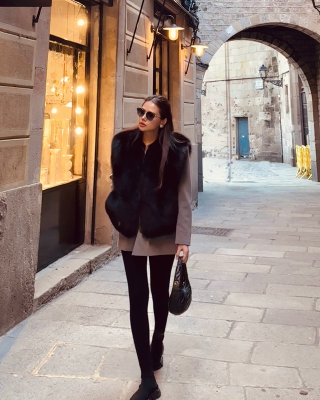 10 set đồ mùa đông cho thấy đẳng cấp thời trang của phu nhân tổng giám đốc tập đoàn nghìn tỷ- Ảnh 1. 10 set đồ mùa đông cho thấy đẳng cấp thời trang của phu nhân tổng giám đốc tập đoàn nghìn tỷ- Ảnh 1.