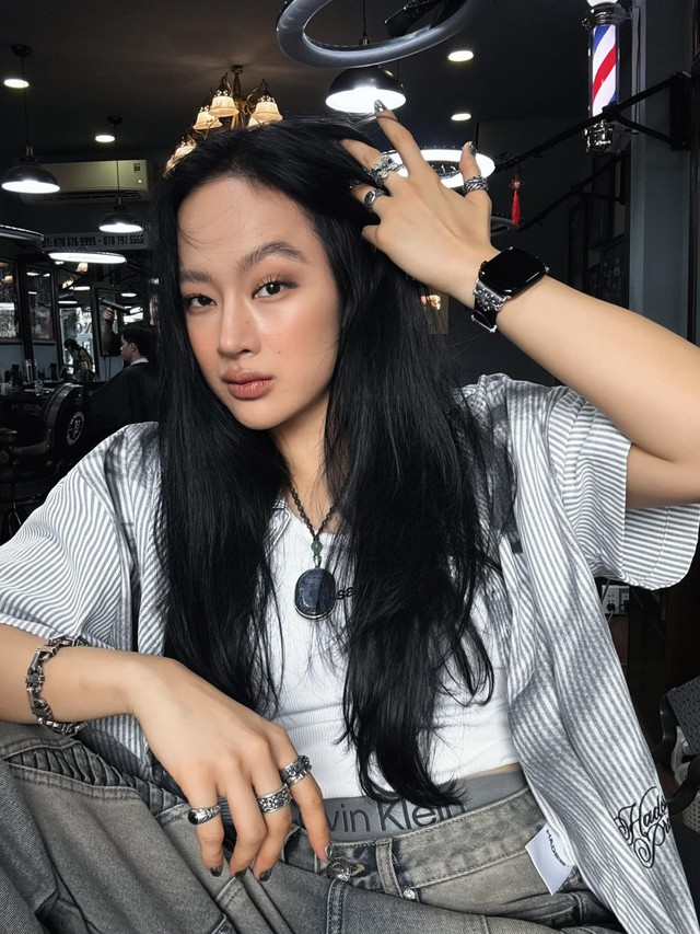 Angela Phương Trinh lạ lắm, sao lại có "trái cổ" thế này?- Ảnh 5. Angela Phương Trinh lạ lắm, sao lại có "trái cổ" thế này?- Ảnh 5.