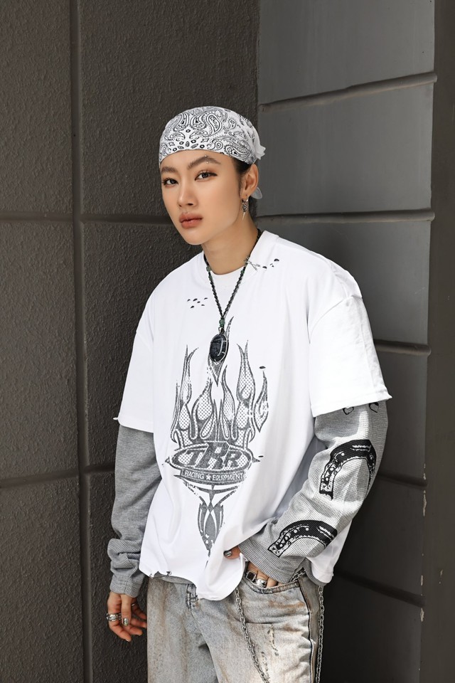 Angela Phương Trinh lạ lắm, sao lại có "trái cổ" thế này?- Ảnh 4. Angela Phương Trinh lạ lắm, sao lại có "trái cổ" thế này?- Ảnh 4.