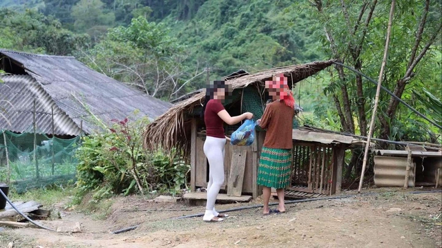 Diện đồ không phù hợp hoàn cảnh: Ranh giới mong manh giữa lòng tốt và sự phản cảm- Ảnh 2. Diện đồ không phù hợp hoàn cảnh: Ranh giới mong manh giữa lòng tốt và sự phản cảm- Ảnh 2.