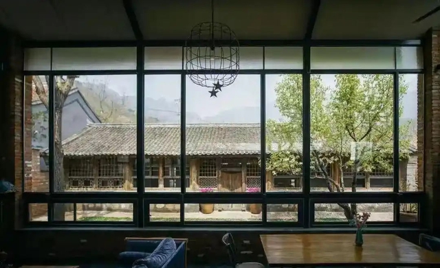 Người đàn ông xây biệt thự dưới chân Vạn Lý Trường Thành, hồi sinh cả 1 ngôi làng: 1,4 tỷ dân Trung phải nể!- Ảnh 21. Người đàn ông xây biệt thự dưới chân Vạn Lý Trường Thành, hồi sinh cả 1 ngôi làng: 1,4 tỷ dân Trung phải nể!- Ảnh 21.