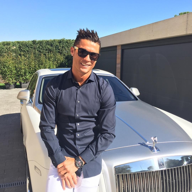 Tin được không: Ronaldo không nhớ nổi mình có bao nhiêu chiếc xe trong BST siêu xe 700 tỷ đáng gờm nhất thế giới- Ảnh 6. Tin được không: Ronaldo không nhớ nổi mình có bao nhiêu chiếc xe trong BST siêu xe 700 tỷ đáng gờm nhất thế giới- Ảnh 6.