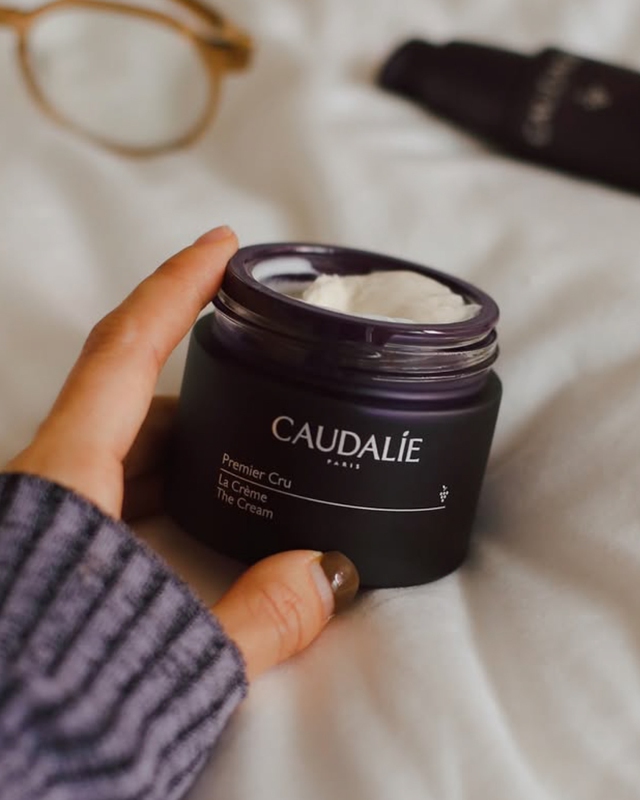 5 lọ kem dưỡng dành riêng cho da khô lão hóa: Giữ da căng mọng 24/7, trẻ thật lâu- Ảnh 2. 5 lọ kem dưỡng dành riêng cho da khô lão hóa: Giữ da căng mọng 24/7, trẻ thật lâu- Ảnh 2.