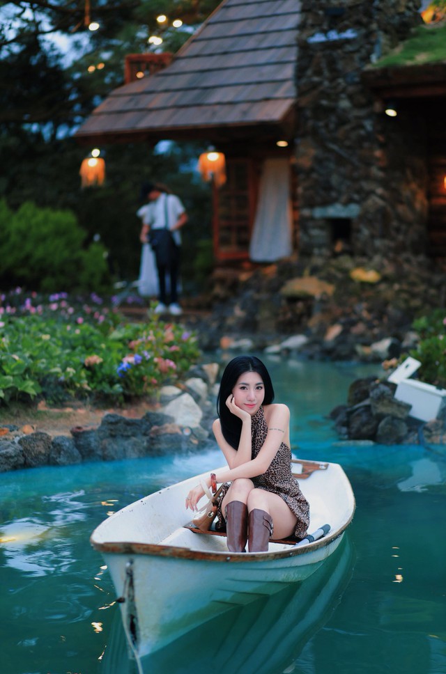 Em gái Văn Toàn khoe visual trắng phát sáng khi đi đu concert G-DRAGON- Ảnh 5.