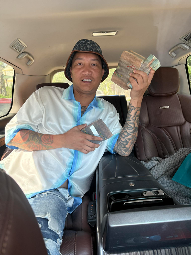 Huấn Hoa Hồng đã biến mất bao lâu?- Ảnh 1. Huấn Hoa Hồng đã biến mất bao lâu?- Ảnh 1.