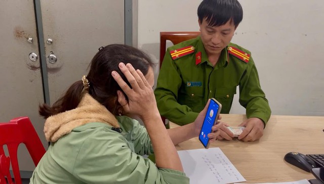 Điện thoại bị chiếm quyền do cài app "độc", người phụ nữ được công an giải nguy, suýt mất 200 triệu đồng- Ảnh 1. Điện thoại bị chiếm quyền do cài app "độc", người phụ nữ được công an giải nguy, suýt mất 200 triệu đồng- Ảnh 1.