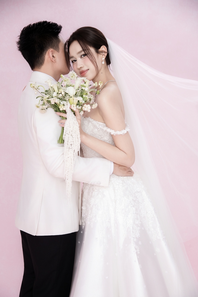 1 ngày trước đám cưới Đỗ Hà và thiếu gia: Lộ full 4 bộ ảnh cưới "100 điểm", dàn sao Việt nôn nao đổ bộ- Ảnh 20. 1 ngày trước đám cưới Đỗ Hà và thiếu gia: Lộ full 4 bộ ảnh cưới "100 điểm", dàn sao Việt nôn nao đổ bộ- Ảnh 20.