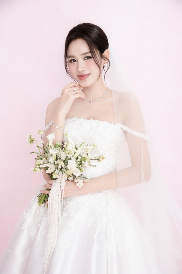 1 ngày trước đám cưới Đỗ Hà và thiếu gia: Lộ full 4 bộ ảnh cưới "100 điểm", dàn sao Việt nôn nao đổ bộ- Ảnh 3. 1 ngày trước đám cưới Đỗ Hà và thiếu gia: Lộ full 4 bộ ảnh cưới "100 điểm", dàn sao Việt nôn nao đổ bộ- Ảnh 3.