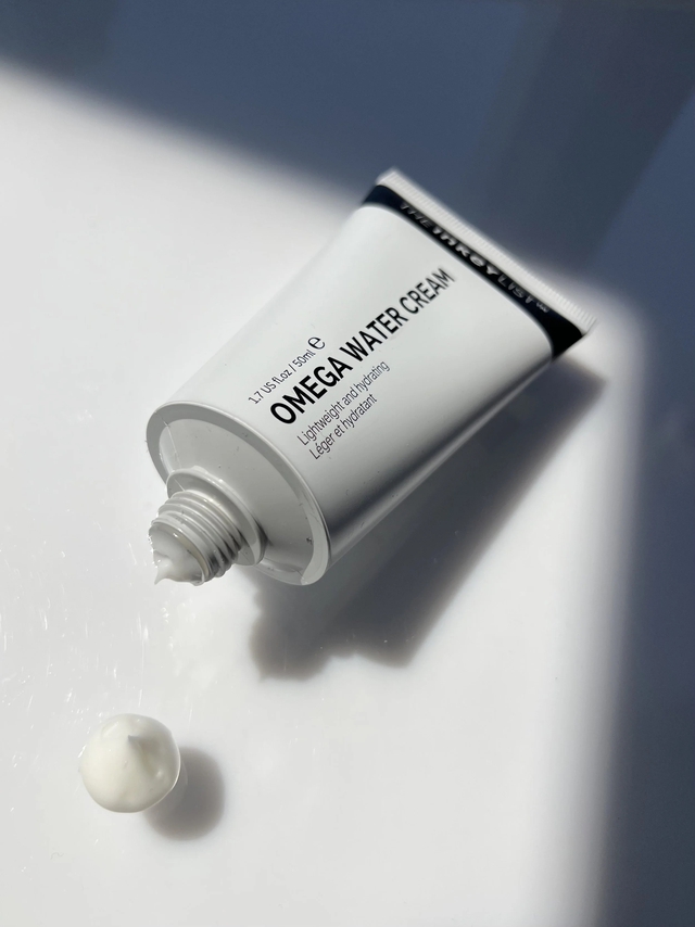 5 lọ kem dưỡng dành cho da dầu, mùa đông cũng cần chọn đúng loại thì da mới căng đẹp mỗi ngày- Ảnh 2. 5 lọ kem dưỡng dành cho da dầu, mùa đông cũng cần chọn đúng loại thì da mới căng đẹp mỗi ngày- Ảnh 2.