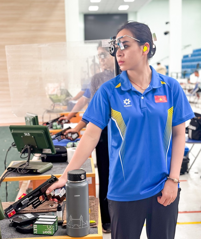 Xem xạ thủ Trịnh Thu Vinh bắn súng chuẩn bị cho SEA Games 33- Ảnh 2. Xem xạ thủ Trịnh Thu Vinh bắn súng chuẩn bị cho SEA Games 33- Ảnh 2.