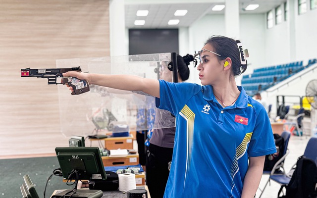Xem xạ thủ Trịnh Thu Vinh bắn súng chuẩn bị cho SEA Games 33- Ảnh 4. Xem xạ thủ Trịnh Thu Vinh bắn súng chuẩn bị cho SEA Games 33- Ảnh 4.