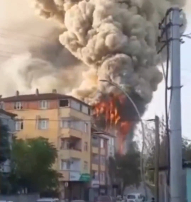 Cháy lớn ở kho nước hoa, hiện trường ám ảnh- Ảnh 1. Cháy lớn ở kho nước hoa, hiện trường ám ảnh- Ảnh 1.