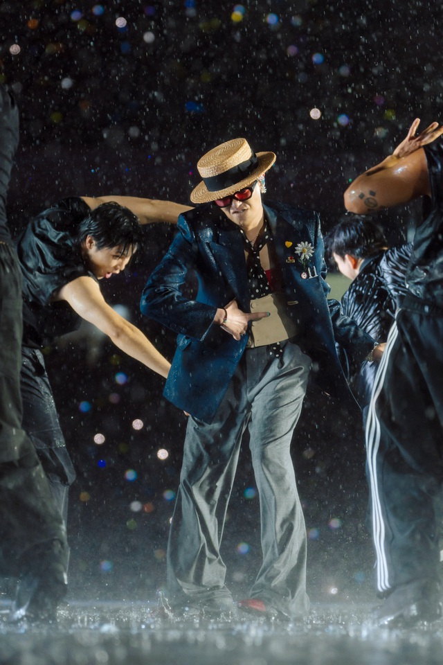 Chưa bao giờ fan Việt được nhìn thấy G-DRAGON trong hình ảnh này- Ảnh 4. Chưa bao giờ fan Việt được nhìn thấy G-DRAGON trong hình ảnh này- Ảnh 4.